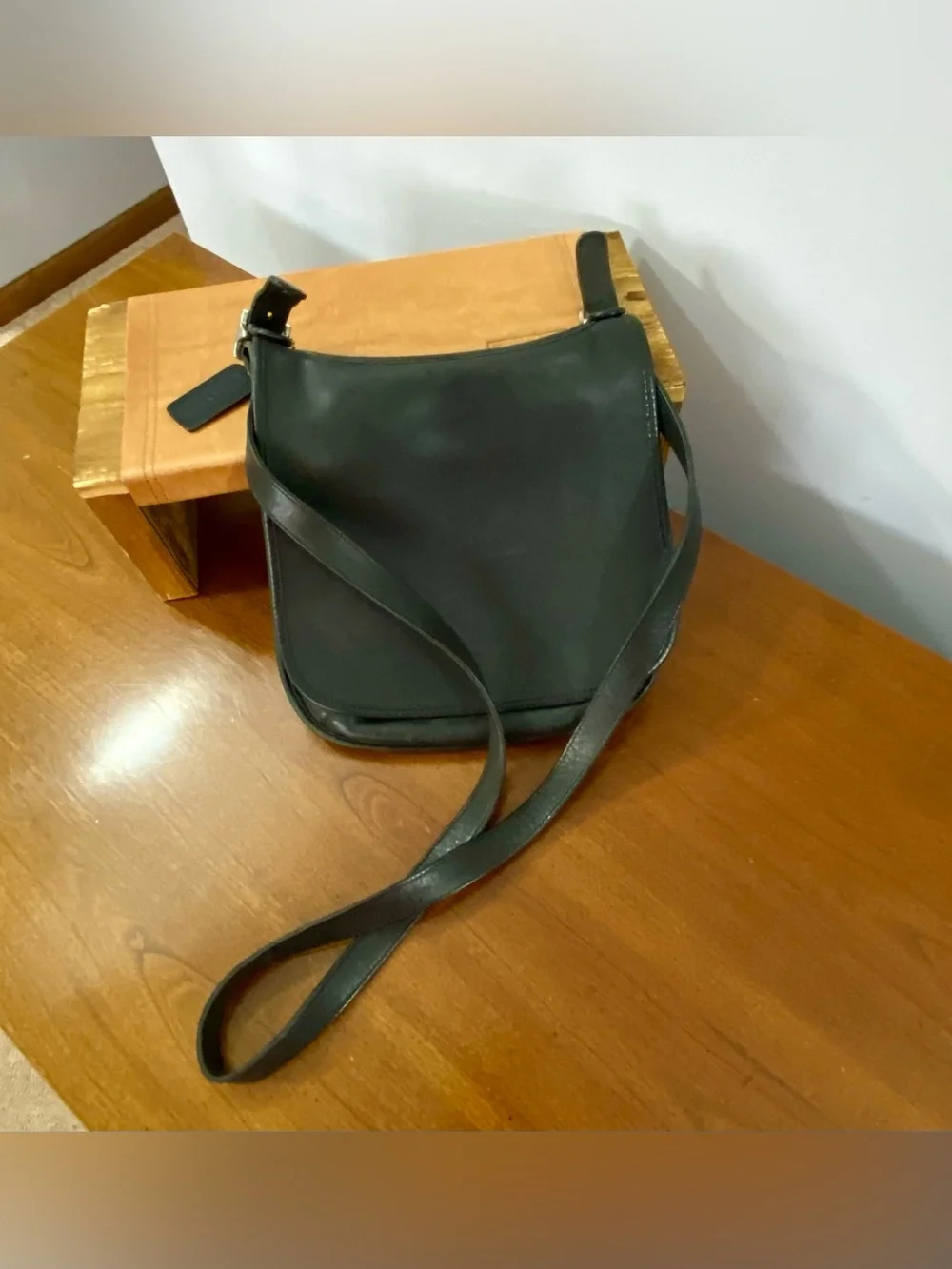 Vintage Coach Slim Hippie Flap Black Leather Crossbody Handbag Adjustable 9135